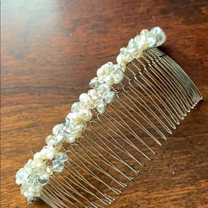 Hair clasp with pearls and crystals